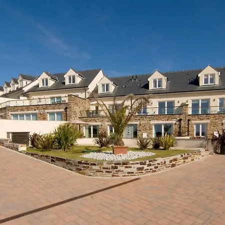 Beachside Spacious Apartment, Private Garden * Saint Merryn