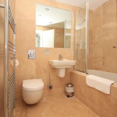 Beachside Spacious Apartment, Private Garden Saint Merryn