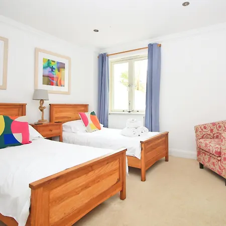 Holiday home Beachside Spacious Apartment, Private Garden *