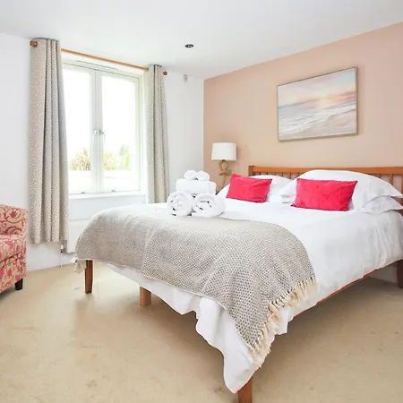 Beachside Spacious Apartment, Private Garden Holiday home Saint Merryn