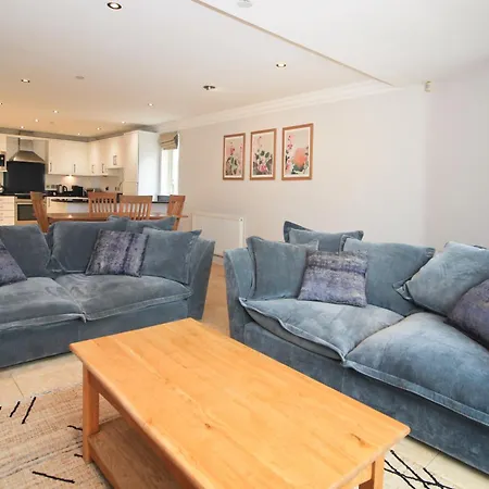 Beachside Spacious Apartment, Private Garden * Saint Merryn